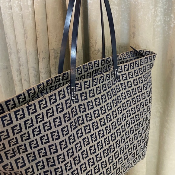 💃Fendi 💃 Zucca-pattern Roll tote bag - Picture 9 of 16